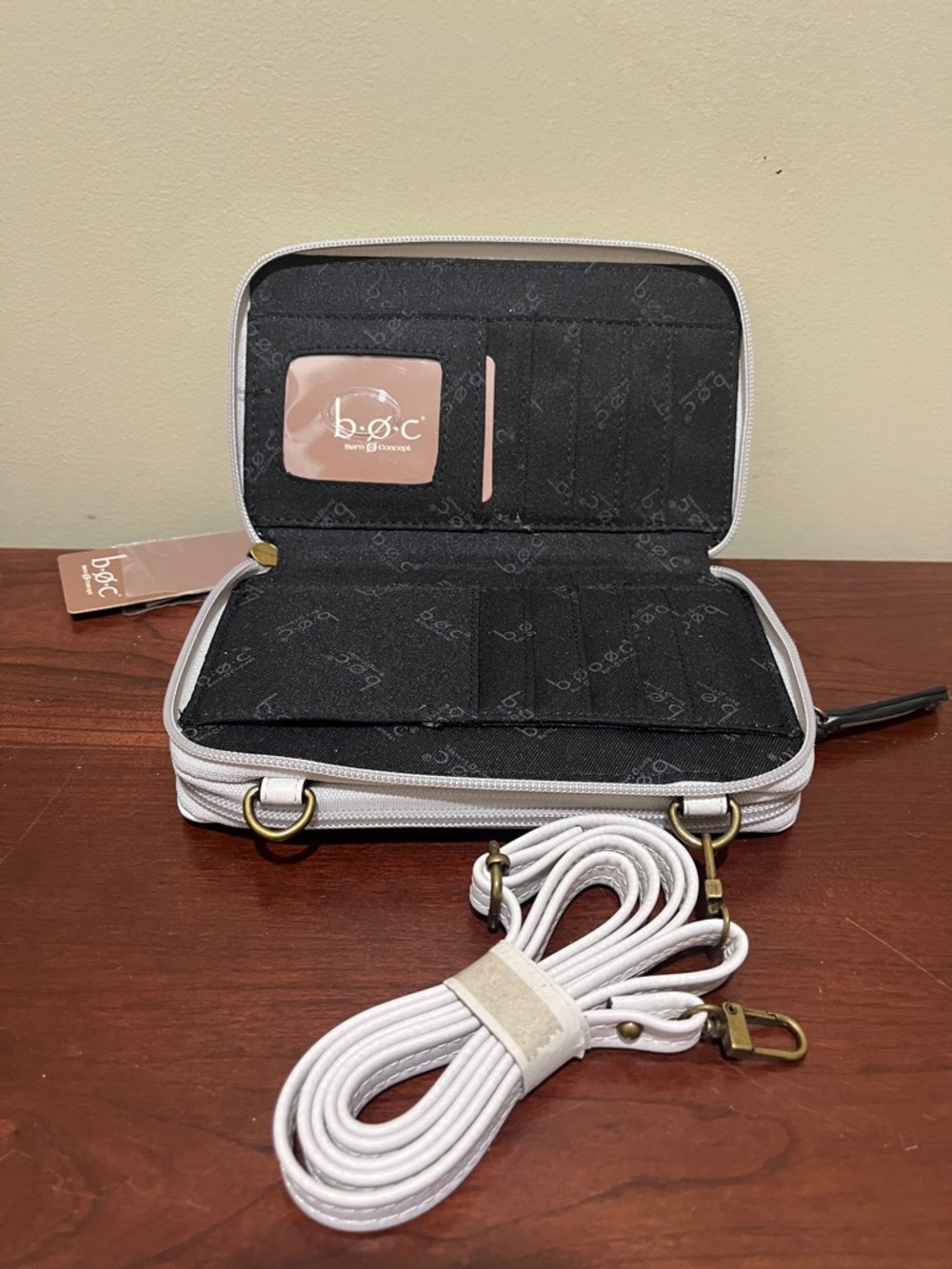 B.O.C White wristlet crossbody bag - Picture 2 of 5